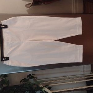 Joan Rivers white cuffed crop pants.♥️